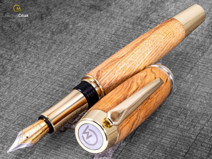 darek pro muze darkove pero s gravirovanim plnici kulickove drevene 1 3802