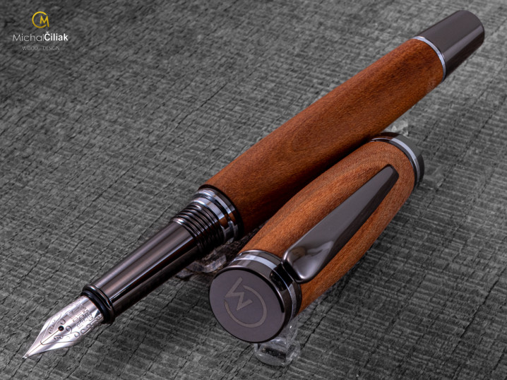 darek pro muze darkove pero s gravirovanim plnici kulickove drevene 1 3864