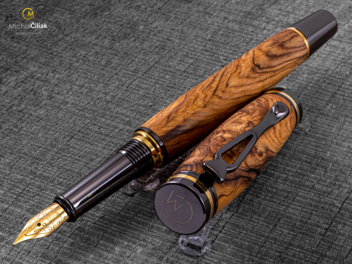 darek pro muze darkove pero s gravirovanim plnici kulickove drevene 1 3869