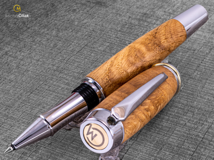 darek pro muze darkove pero s gravirovanim plnici kulickove drevene 1 3997