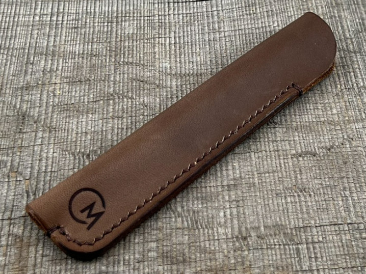 _Traditionell hergestelltes, ledernes Etui für Drehkugelschreiber – Dunkelbraun