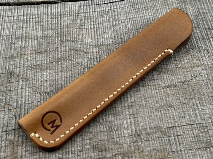 _Traditionell hergestelltes, ledernes Etui für Drehkugelschreiber – Hellbraun