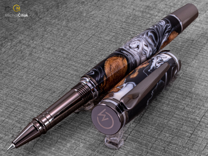 darek pro muze darkove pero s gravirovanim plnici kulickove drevene 1 4032