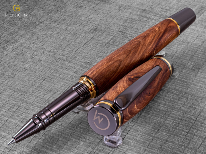 darek pro muze darkove pero s gravirovanim plnici kulickove drevene 1 4071