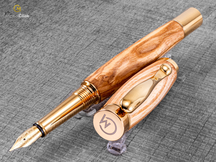 darek pro muze darkove pero s gravirovanim plnici kulickove drevene 1 4075