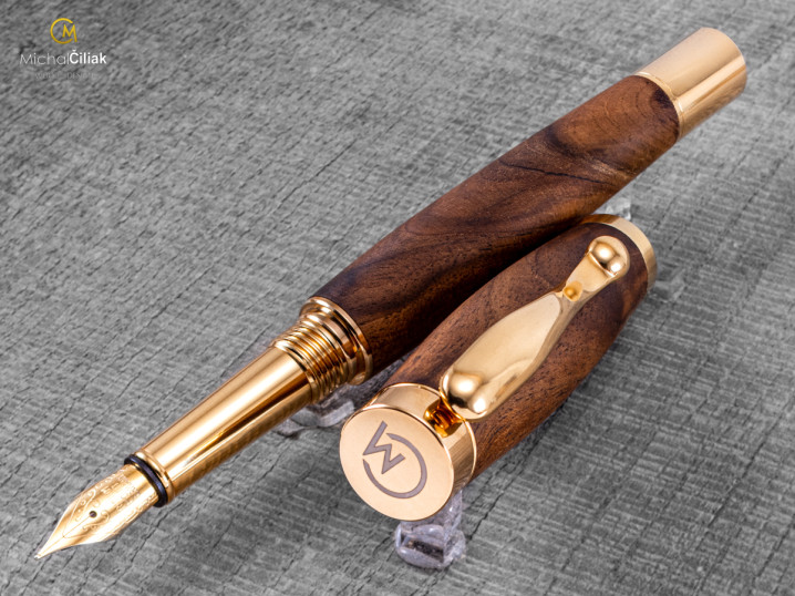 darek pro muze darkove pero s gravirovanim plnici kulickove drevene 1 4079