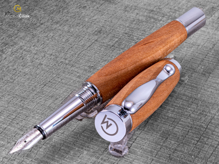 darek pro muze darkove pero s gravirovanim plnici kulickove drevene 1 4091