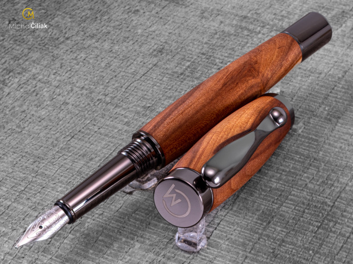 darek pro muze darkove pero s gravirovanim plnici kulickove drevene 1 4101