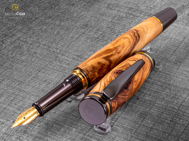 darek pro muze darkove pero s gravirovanim plnici kulickove drevene 1 4145