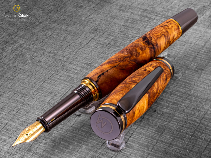 darek pro muze darkove pero s gravirovanim plnici kulickove drevene 1 4148