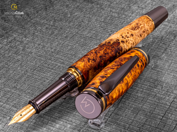 darek pro muze darkove pero s gravirovanim plnici kulickove drevene 1 4173