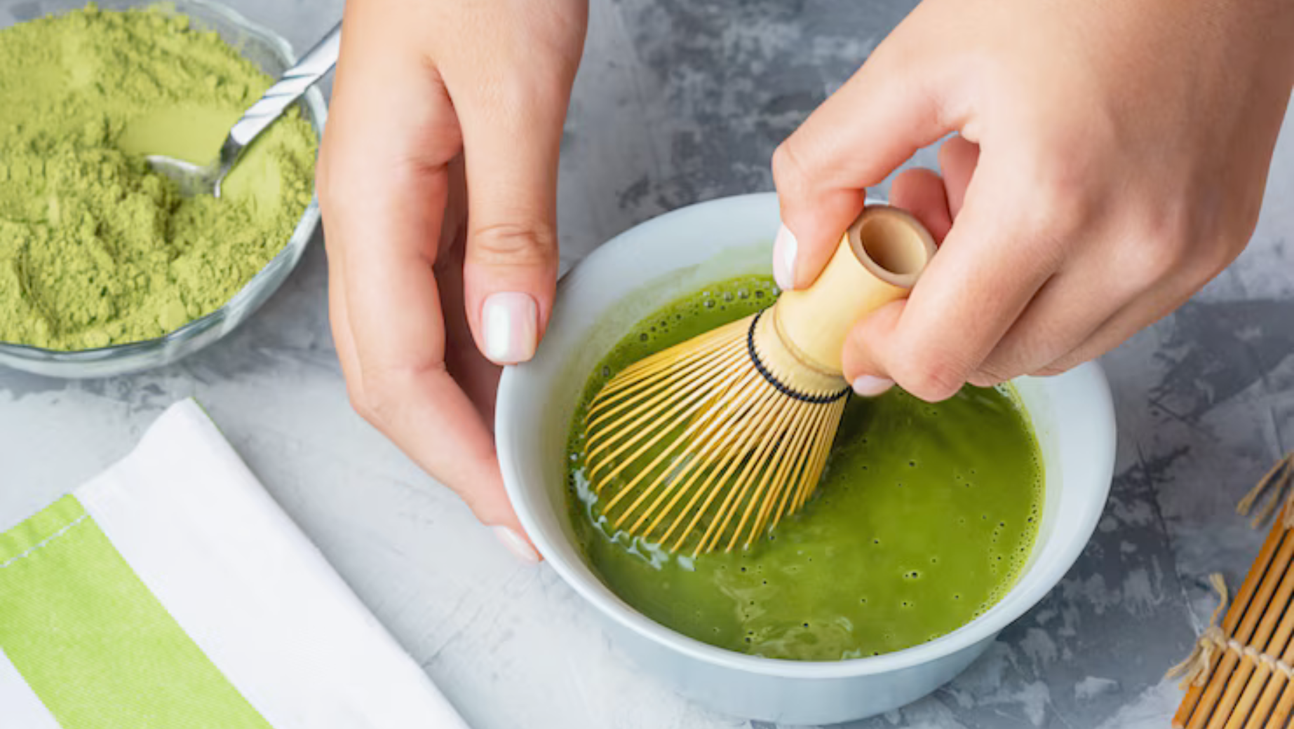 Nejlepší doba na pití matchy - ráno, nebo odpoledne?