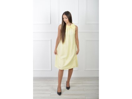 Dámske krátke bezrukávové šaty žltej farby s odnímateľným kvetom 21781