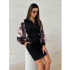 Krátke čierne kvetované čaty so šifónovými rukávmi 22311