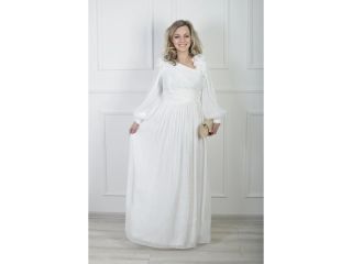 ✨ Elegancia, ktorá nevyjde z módy ✨ Dlhé spoločenské šaty s jemným plisovaním a kvetinovým detailom sú ideálnou voľbou pre...