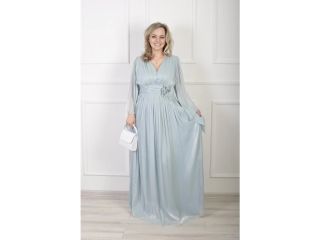 💙 Éterická elegancia v bledomodrom tóne 💙 Tieto bledomodré spoločenské šaty s prekladaným výstrihom pôsobia jemne, žensky...