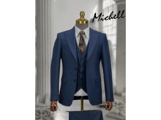 Hľadáš oblek, ktorý pôsobí reprezentatívne, nadčasovo a sebavedomo? Tento hladký modrý 3-dielny model je ideálnou voľbou...