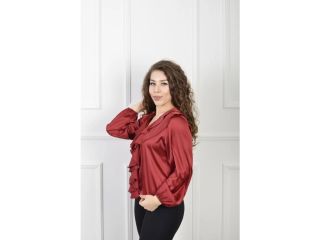 Elegantná bordová blúzka s volánmi v saténovom vzhľade ✨ Luxusný materiál a výrazná farba dodajú tvojej sezónnej garderóbe...