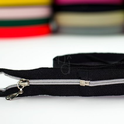 zip spirálový stříbrný No5 dělitelný 55cm - černý