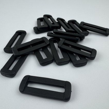 plastový rámeček 40mm černý