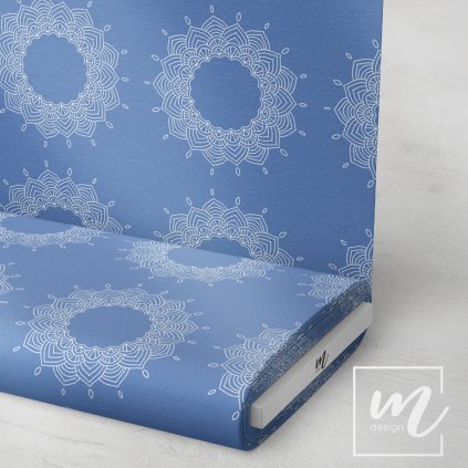 729006 mandala bílá na modré látka 3