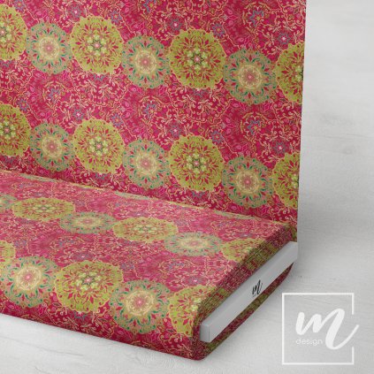 729022 mandala zelenkavá na červené látka 3