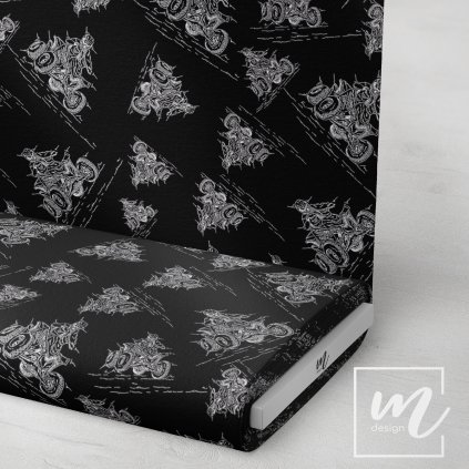 725018 čtyřkolka na černé látka 3