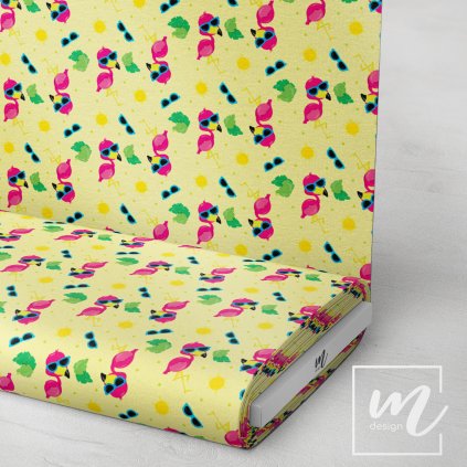 728048 plameňák s brýlemi na světle žluté látka 3