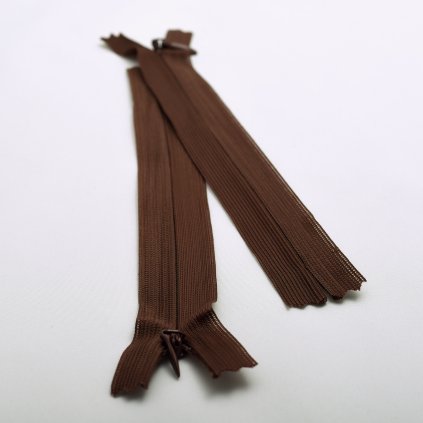 220409 zip skrytý 18cm hnědý