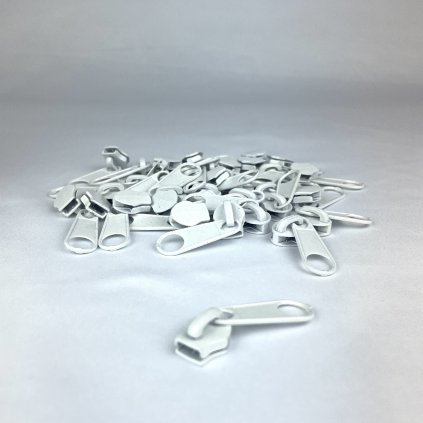 18EFFE7F 4A49 410B B15B 37523DBD9DC3