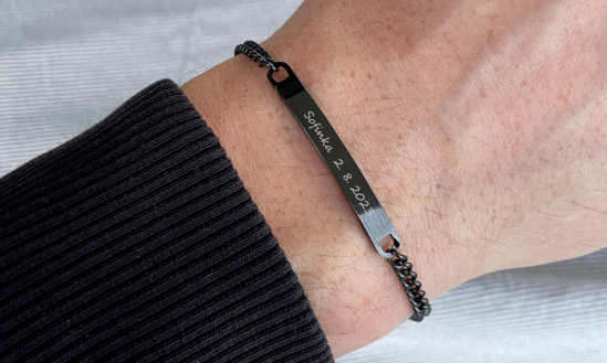 Luxusní dárky pro muže: Proč zvolit personalizovaný náramek