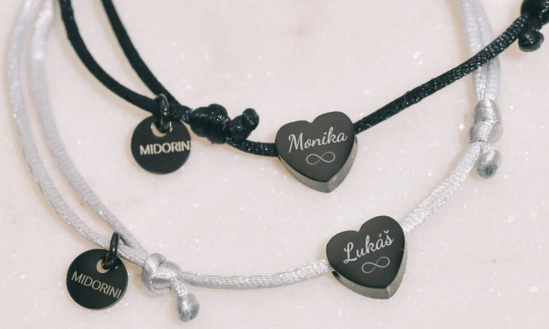 Valentýnský dárek bez klišé? Sáhněte po šperku s gravírováním