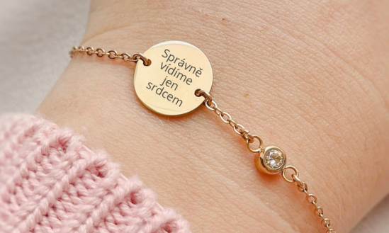 Gravírování na špercích: Jak vybrat symbol nebo text, který nezestárne