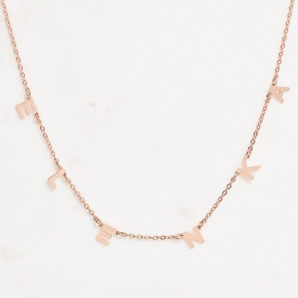 Rose gold náhrdelník s písmenky na přání, chirurgická ocel