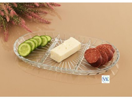 Ovális osztott kínáló tányér zöldséggel és sajttal megterítve – Elegant