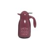 1 literes bordó termosz kancsó fényes felülettel, kiöntős tetővel és ‘Coffee is always a good idea’ dekorációval.