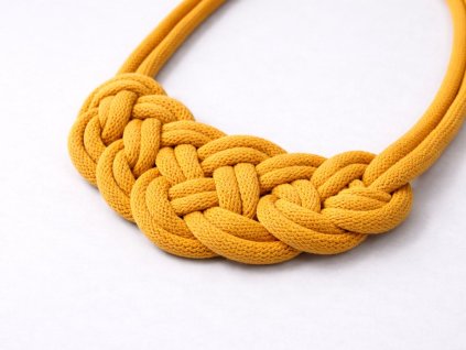 PLETENÝ BAVLNENÝ NÁHRDELNÍK NODEFIELD (HORČICOVÝ) | UZLI