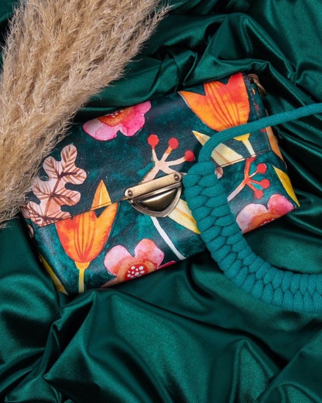 🤍 Kúsok, ktorý nedopĺňa outfit. On ho dotvára 👉 @ammyla kabelky #ktoxdotvaraoutfit #detailktoryrozhoduje #malekuskyvelkystyl