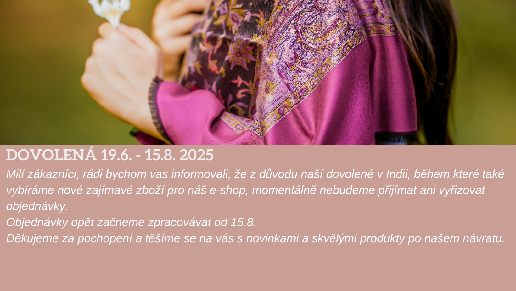 Nechte se obejmout jemnou, ručně tkanou šálou.