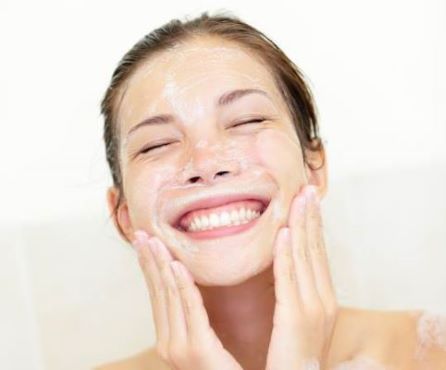 FACE YOGA - 10 důvodů, proč ji začít praktikovat