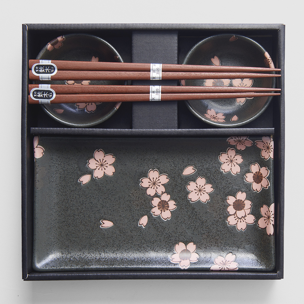 Sushi Set MT black with stylized flowers 4 pcs with Chopsticks