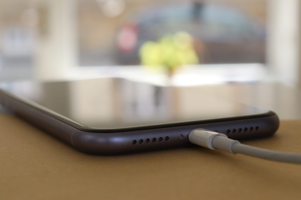 Výměna mikrofonu / konektoru nabíjení