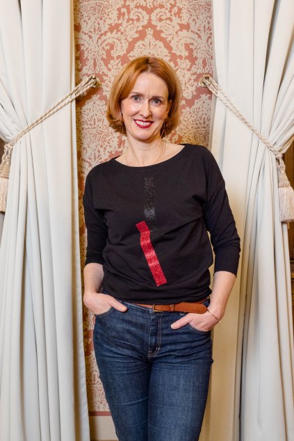 A2605 triko Transformative Teal barva roku 2026 mikela da luka (1)