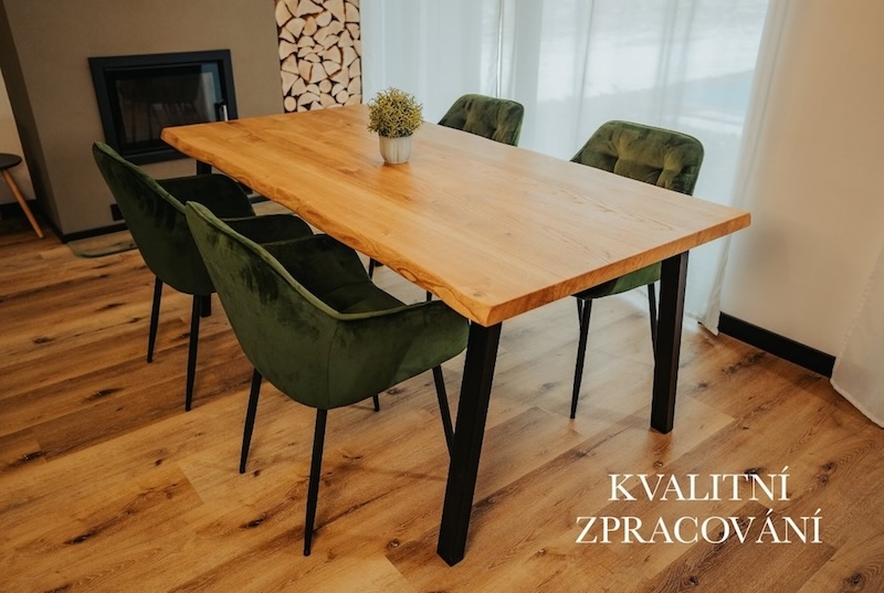 Jídelní stoly z masivu