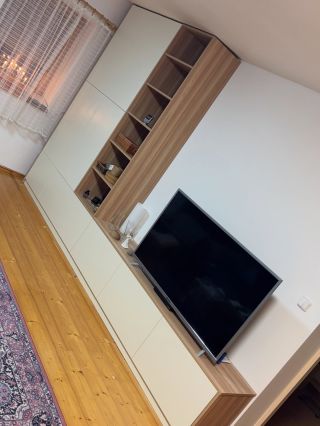 Hotovo 👌 Obýváková stěna na míru, přesně podle představ. 🤝#truhlarstvi #nabyteknamíru #dřevo #lamino #jeseniky