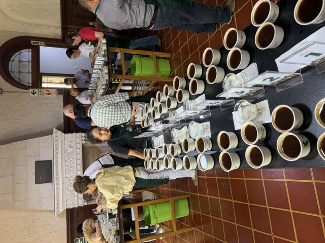 Porotci s certifikáty Golden Cup Fairtrade Peru 2026