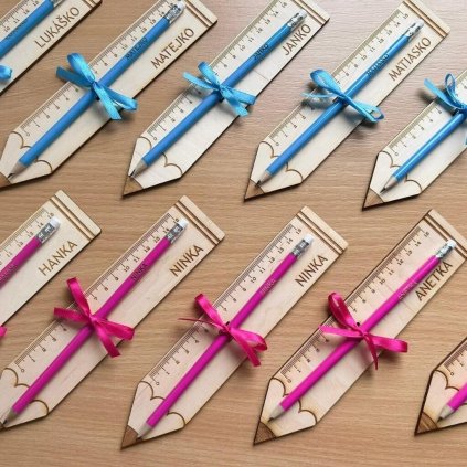 Ceruzka s pravítkom s menom pre prvákov (1)