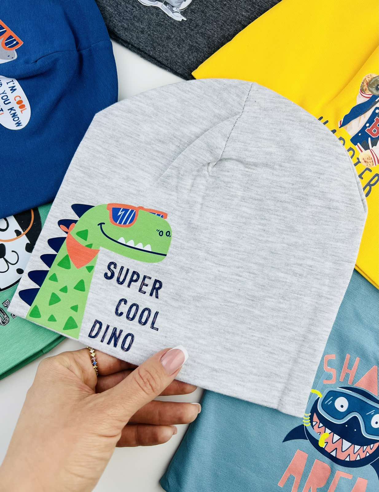 E-shop KAYRA baby Čiapka pre bábätká- Cool Dino, sivá 9-18m.