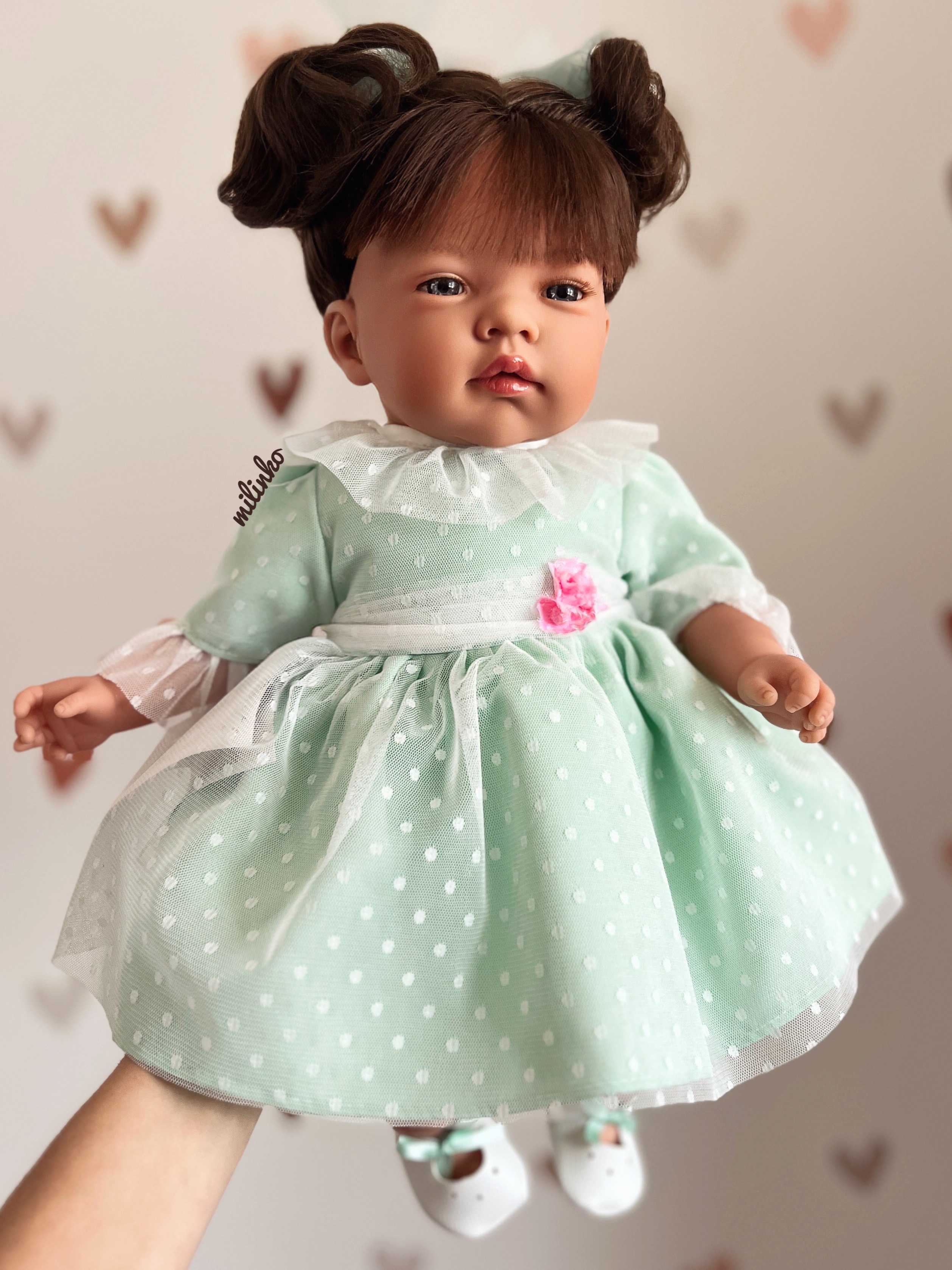 E-shop Nines D'Onil Realistická španielska bábika- Celia Elegant, hnedovláska 45cm