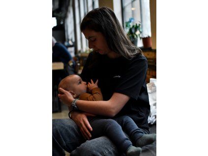 Černé kojící bavlněné triko